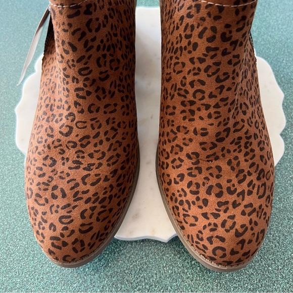 NWT Time and tru leopard print ankle booties Sz. 9 - Picture 3 of 9
